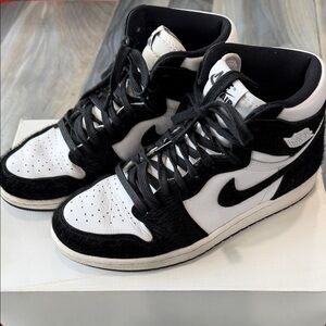 Nike women’s air Jordan 1 Black and White High-Tops